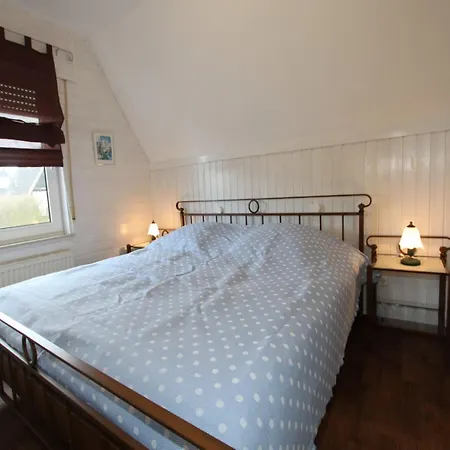 Toms Hutte Mit Terrasse In Dornum