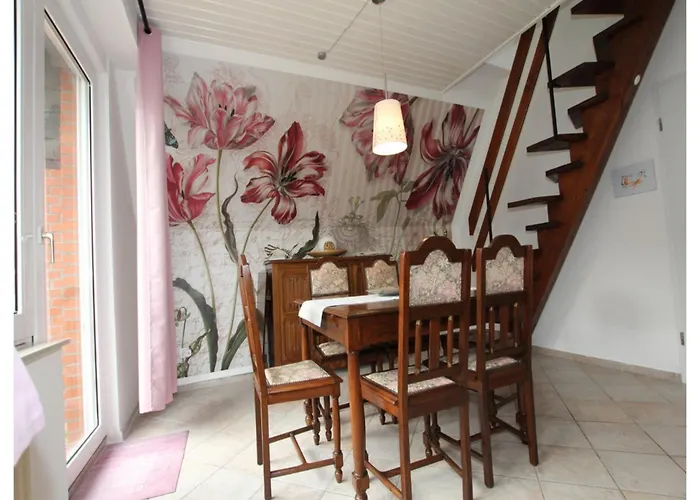 Toms Hutte Mit Terrasse In Dornum